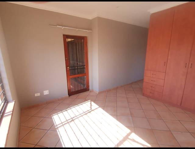 2 BEDROOM APARTMENT TO LET IN KENLEAF